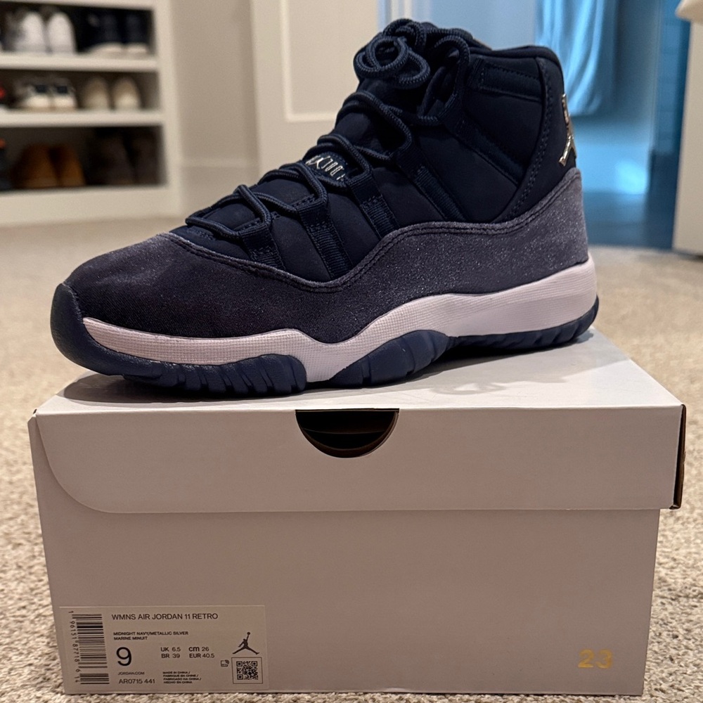 Jordan Retro Navy Blue Sneakers